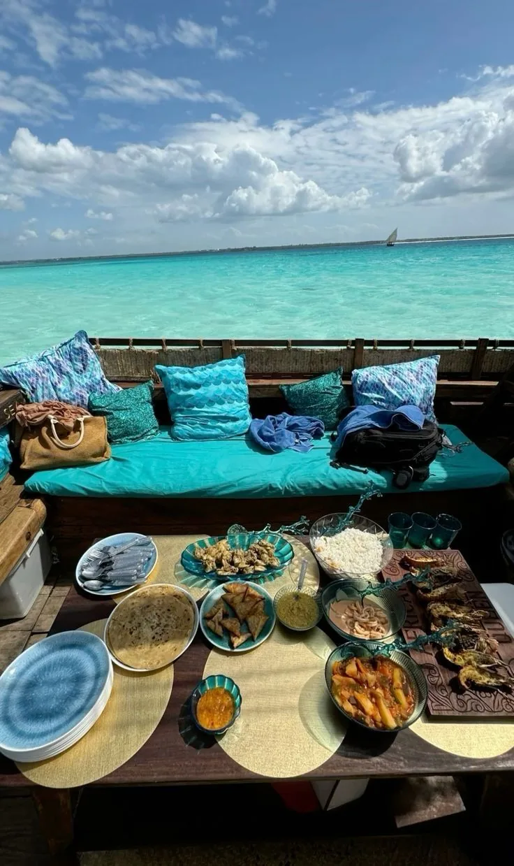 Safari Blue Lunch
